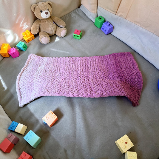 Fuchsia phasing small blanket